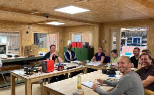 Van een wankel tuintafeltje naar zelfgemaakte tuinbanken en ‘n buitenkeuken