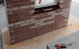 Vervuilde klei krijgt nieuw leven: kan de baksteen het PFAS-probleem helpen oplossen?