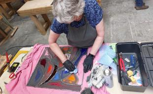 Mooivakonderwijs en OVG verwelkomen Joost Caen voor inspirerende glazeniersmiddag